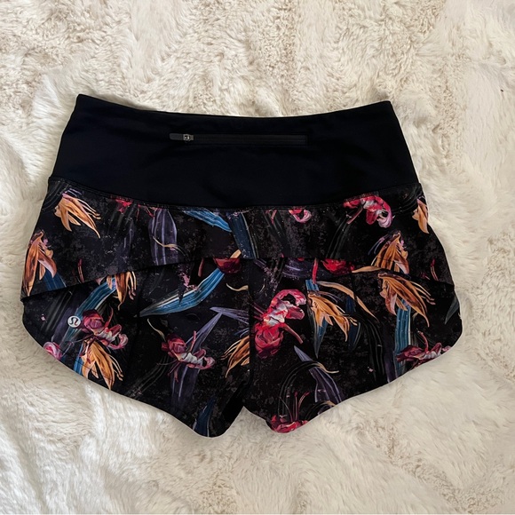 Lululemon Veiled floral multi-black size 6 Speed Up Mid-Rise Lined Short 2.5” - Picture 4 of 4